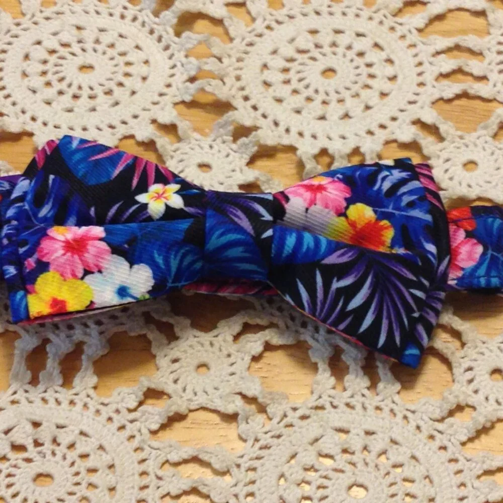 Dog collar, floral pattern, size medium, new item